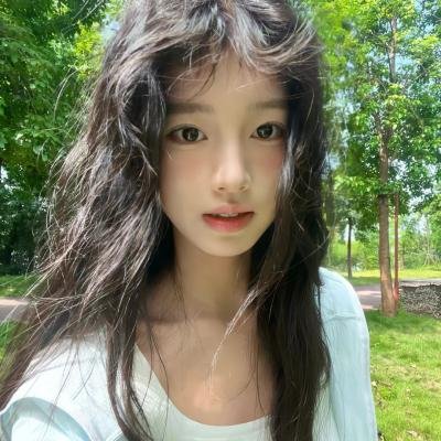 彩色中的黑白 海报